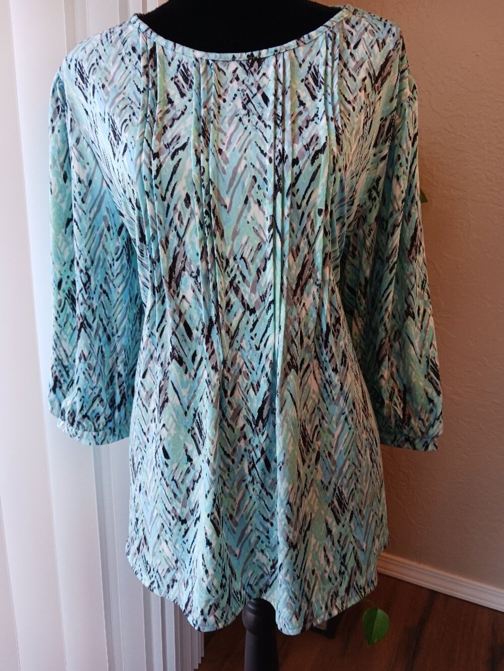 N Touch blue print pleated Top, Size L